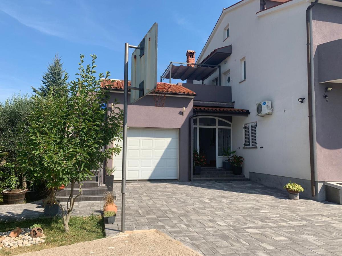 Luna Apartman Póla Kültér fotó