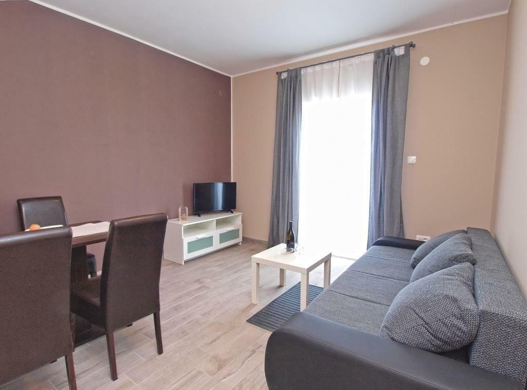Luna Apartman Póla Kültér fotó