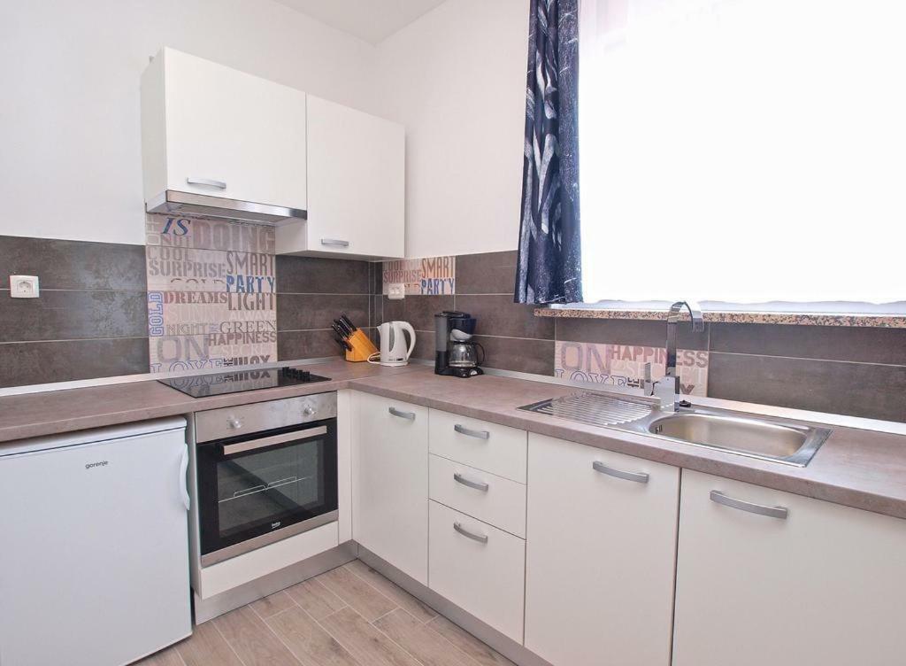 Luna Apartman Póla Kültér fotó
