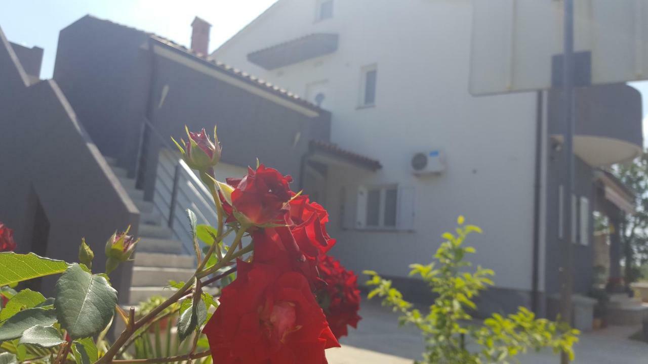 Luna Apartman Póla Kültér fotó